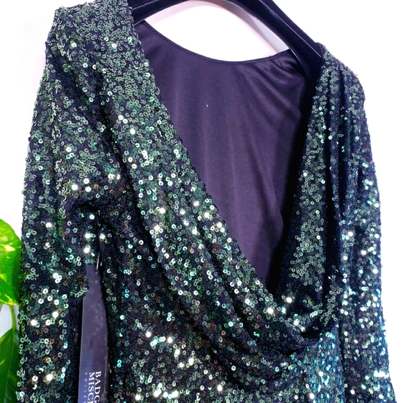 $895 NWT BADGLEY MISCHKA Emerald Green Maxi Long Gown 4 SMALL Sequin Long sleeve - Picture 6 of 10